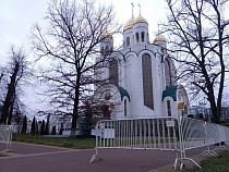 Кафедральный собор в Калининграде окружили оградами полиции