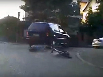 «Мерседес» сбил велосипедистку на Парковой аллее (видео)