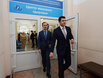 Алиханову показали американскую аппаратуру Центра женского здоровья в Калининграде