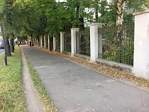 В Калининграде власти демонтируют забор начала XX века на Невского