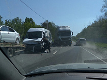 Маршрутка и фура столкнулись под Зеленоградском
