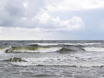 В Балтийске за два дня из штормового моря вытащили 8 человек 