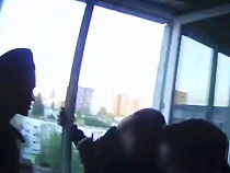 В Калининграде полицейские не дали мужчине с ножом выпрыгнуть с 9 этажа