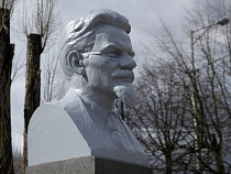 На проспекте Победы восстановили памятник Михаилу Калинину