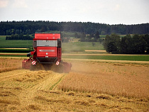 Медведев увеличил скидки на покупку сельхозтехники в Калининградской области