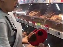 В Виктории на глазах покупателя пирожки «посвежели» на сутки* (видео) 