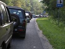 Алиханов возмутился пробкам при въезде в нацпарк «Куршская коса»