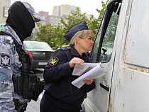 Владелец 4 грузовичков из Гурьевска позорился с долгами