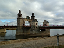 Советчан эвакуировали из-за звонка о минировании моста Королевы Луизы