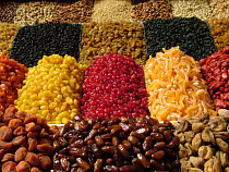 Гости из Узбекистана пытались провезти в регион около 600 кг сухофруктов и овощей