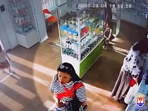 Брюнетку в белой блузке ищут в Калининграде из-за событий на Флотской