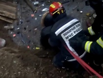 Спасатели вытащили человека из ямы с дерьмом в Малом Исаково