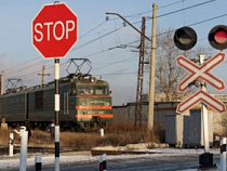 Заболтавшийся с женой калининградец едва не стал жертвой поезда