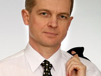 Выборы губернатора Калининградской области: Игорь Ревин представил документы для регистрации его кандидатом в губернаторы 