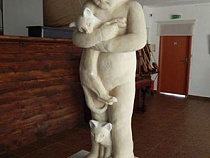 Калининградскому Музею Мирового океана подарили скульптуру известного немецкого скульптора-анималиста