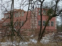 За разбираемую в Высоком немецкую школу конкурировали аффилированные фирмы