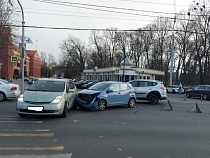 В ДТП у правительства региона водитель «Киа» подставила девушку под удар