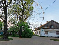 Развалину у колеса обозрения в Зеленоградске выставили за безумные деньги