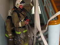 Сотрудники МЧС спасли калининградцев из горящего дома  