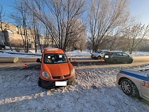 «Рено» маневрировал задом и устроил ДТП на Горького