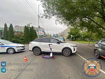 Женщины за рулём сбивают самокаты в Калининграде