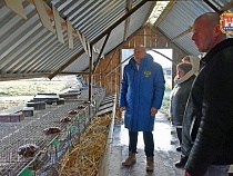 Министр сельского хозяйства съездил на пушную ферму с польскими корнями