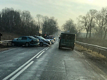 Под Гвардейском столкнулись Nissan и KIA