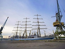 В Калининград впервые зашёл фрегат «Мир»