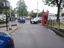 Водитель элитного БМВ наехал на мужчину, в ход пошёл газовый баллончик