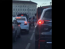 Потасовка водителей автобуса и легковушки в центре Калининграда (видео)