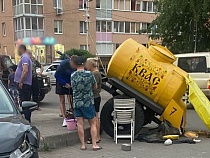 Опубликовано видео тарана «Фольксвагеном» бочки с квасом в Калининграде