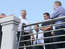 Губернатор проинспектировал Парадную набережную на острове Октябрьский