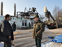 Под Калининградом семье погорельцев выделили деловую древесину для ремонта сгоревшей крыши