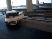 “Мамин дрифтер”: в конце Московского проспекта “Жигули” попал в аварию