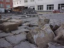 Мэр Калининграда признал, что за укладку брусчатки платят мало