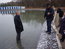 Глава Калининграда лично проинспектировал пруд с карасями
