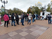 В Калининграде выстроились многочасовые очереди в пунктах вакцинации