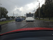 Калининград снова поплыл после очередного ливня (видео)