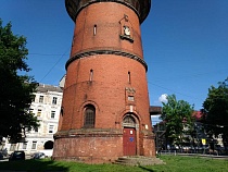 Владелец замка Тапиау купил водонапорную башню в Черняховске