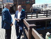 Гольдман и Попшой инспектируют пляж в Зеленоградске (фото)