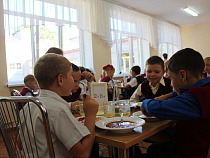 Цены на завтраки и обеды в школьных столовых не изменятся в течение всего года