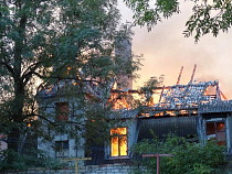 В Калининграде сгорело здание в войсковой части (карта + видео)