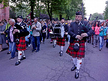 Музейная ночь в Калининграде началась с шотландской процессии (видео, фото)