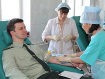 В рамках акции «Донор в погонах» было заготовлено более 12,5 литра крови