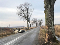 Соцсети: машина перевернулась, но водитель выжил (фото)