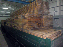 В Литву не доехало более 5 тонн дубовых досок