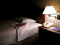 Знакомый из Интернета обокрал калининградку после ночи в гостинице