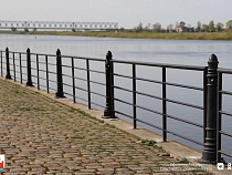 Туристов оградили от падения в Неман