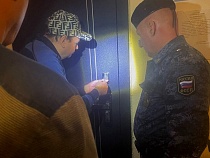 К жительнице Калининграда принудительно подселили двух мужчин