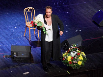 Максим Аверин покорил зрителей «Янтарь-Холла» откровенностью